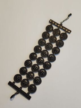 Avon Decorative Disc Link Bracelet
